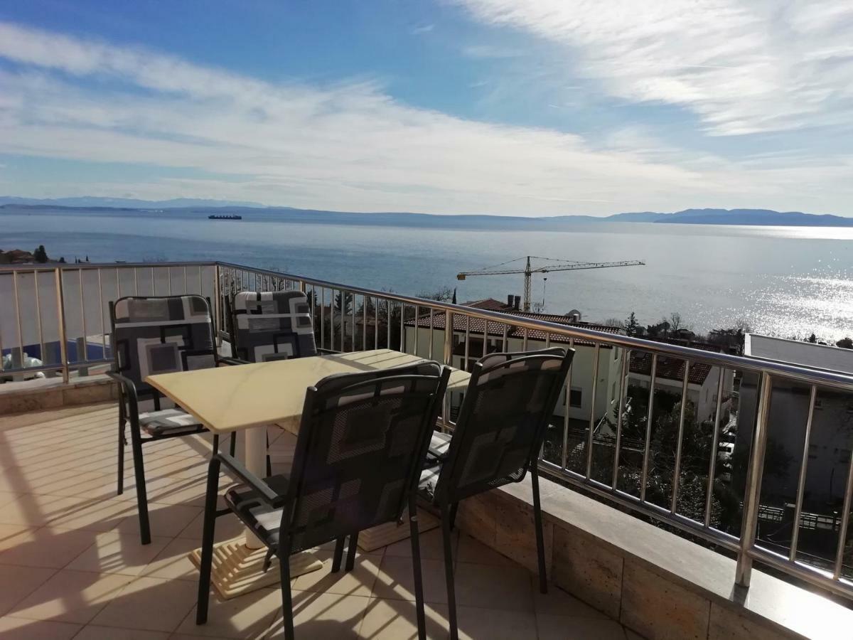 In Azra Appartement
