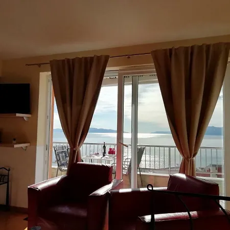 Apartments In Villa Azra Rijeka Exterior photo