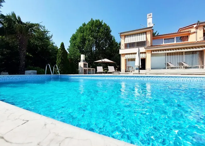Apartments In Villa Azra
