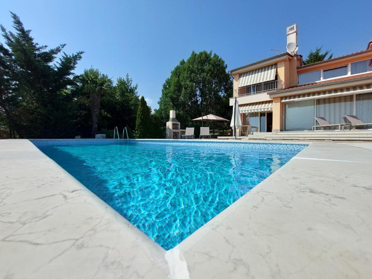 Apartment In Azra