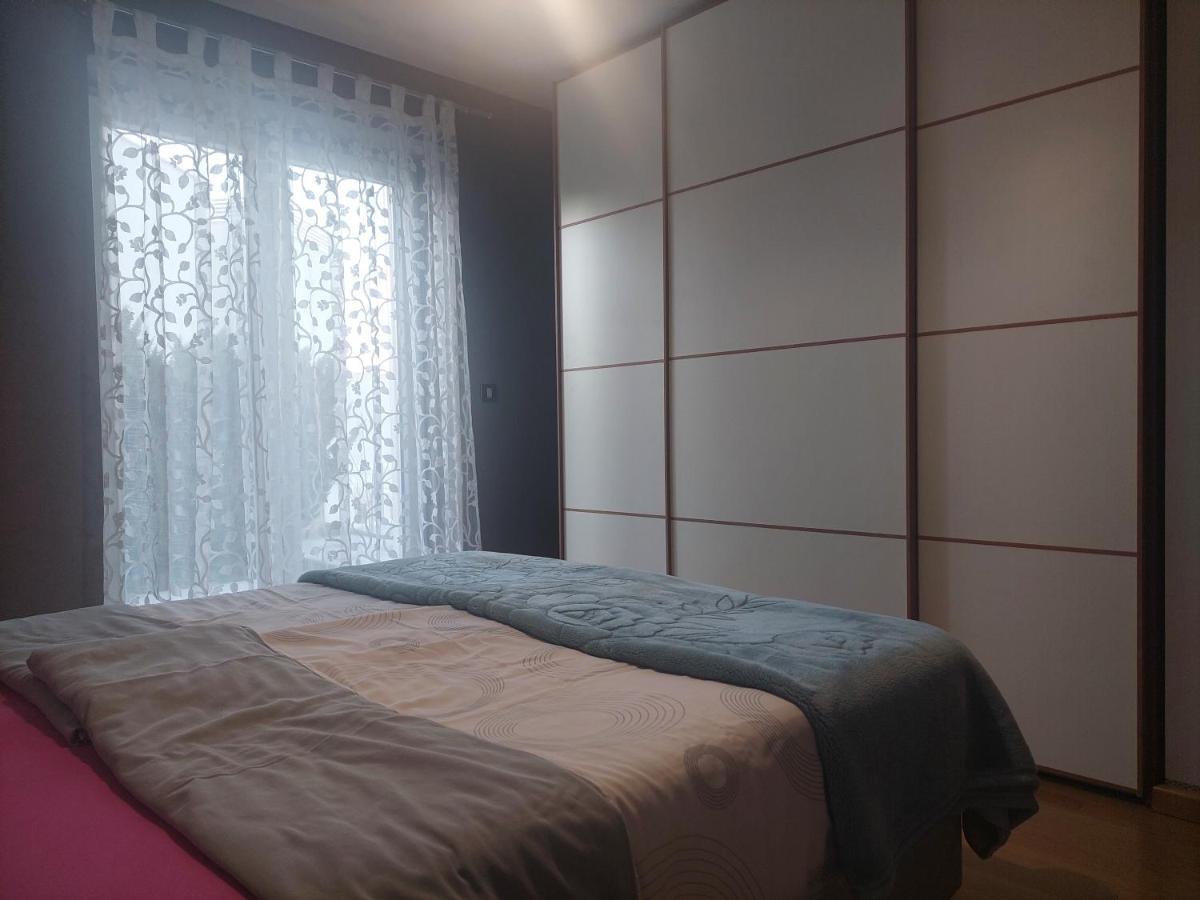 Apartment In Azra *