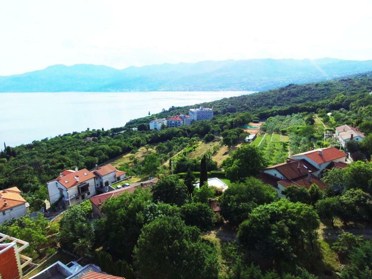 Apartment In Azra *